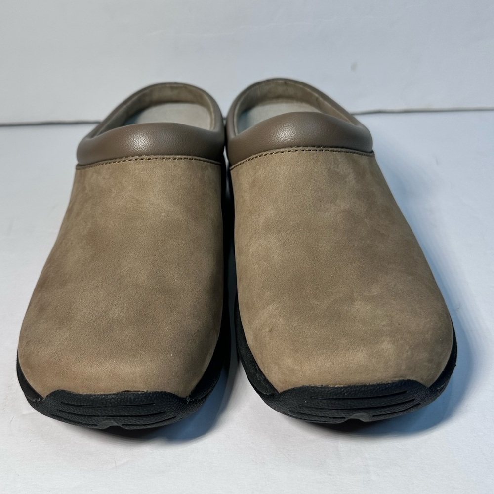 Women’s Merrell Tan Slip-On Clogs - Picture 4 of 7